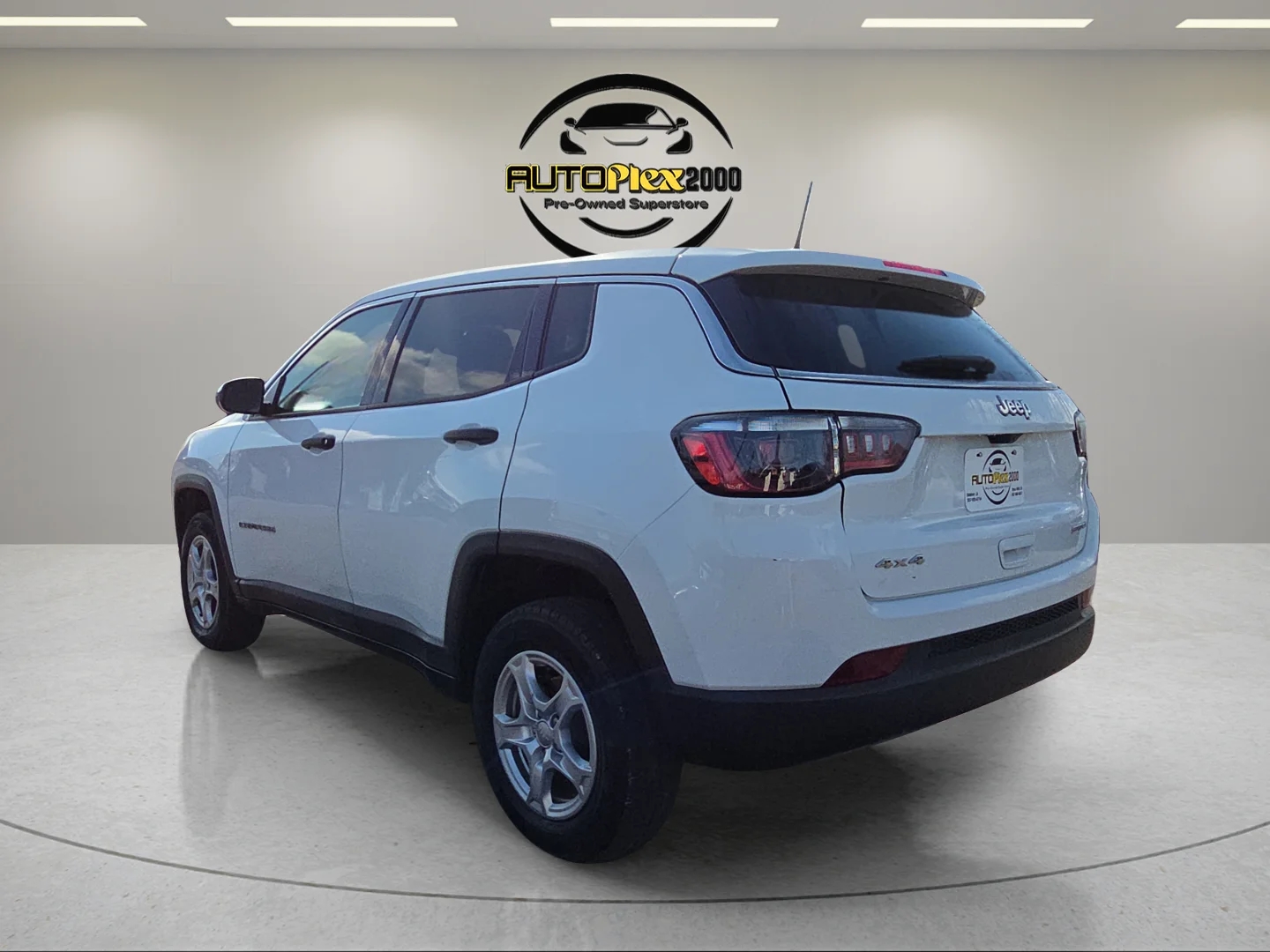 Used 2022 White Jeep Sport image 5