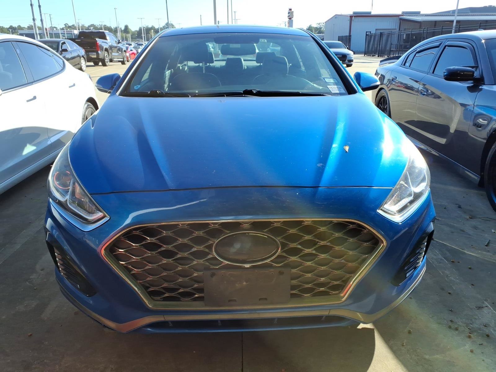 Used 2018 Electric Blue Hyundai Sport image 3