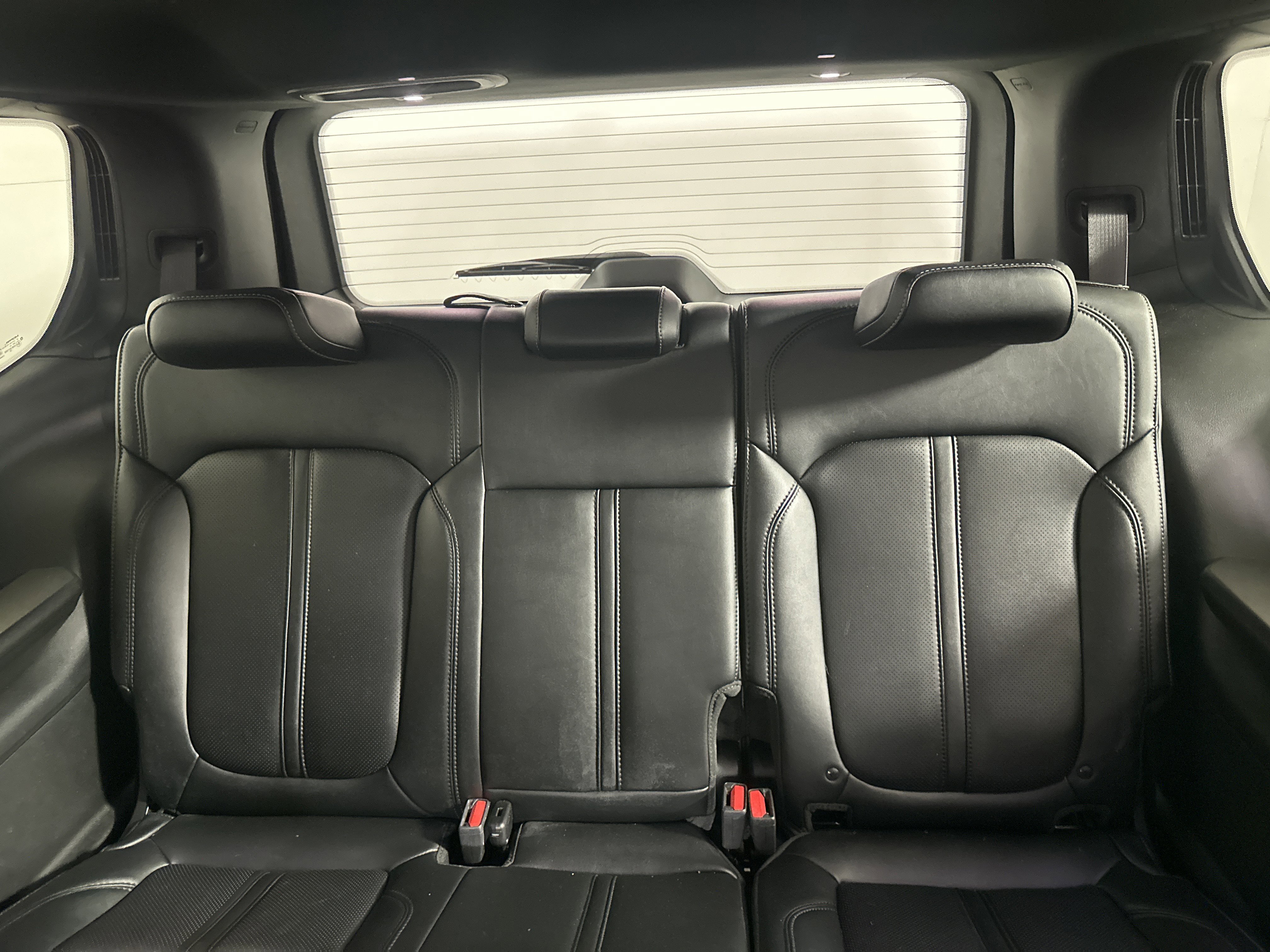Used 2023 Diamond Black Crystal Pearlcoat Jeep Series III image 25