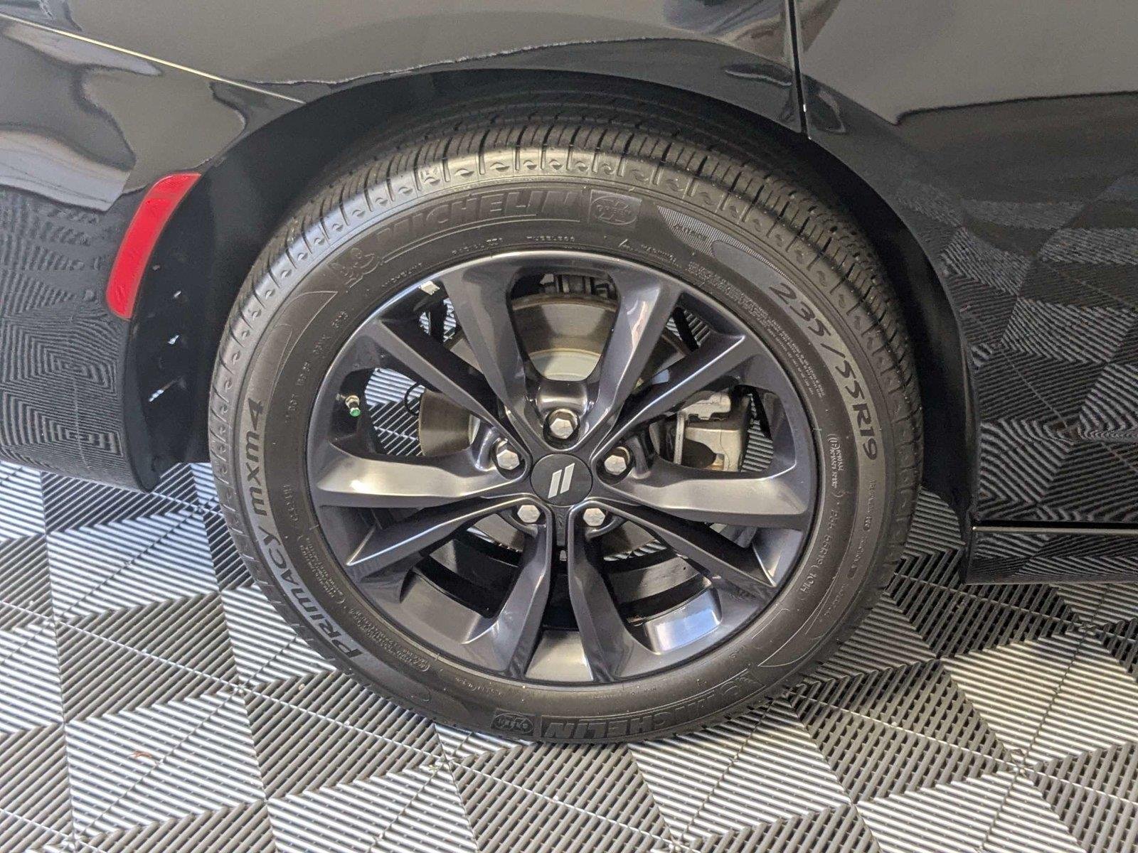 Used 2023 Pitch Black Clearcoat Dodge SXT image 8
