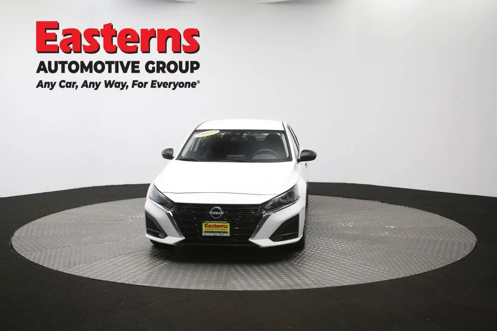 Used 2025 White Nissan 2.5 SV image 50