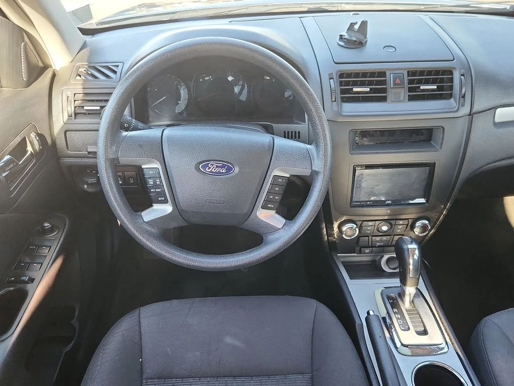 Used 2012 Blue Ford SE image 10