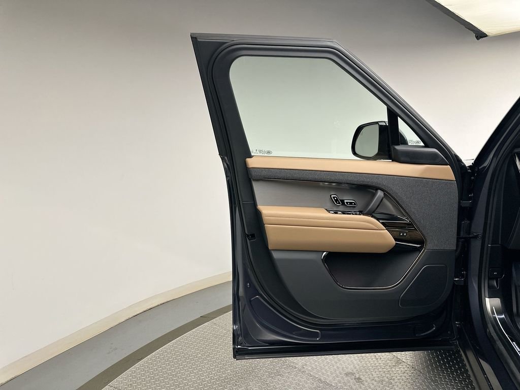 New 2026 Varesine Blue Land Rover SE image 17
