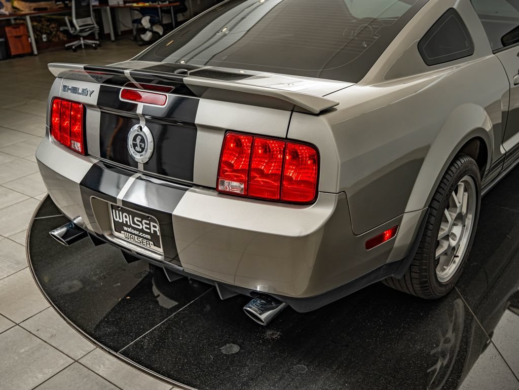Used 2009 Vapor Silver Clearcoat Metallic Ford Shelby GT500 image 18