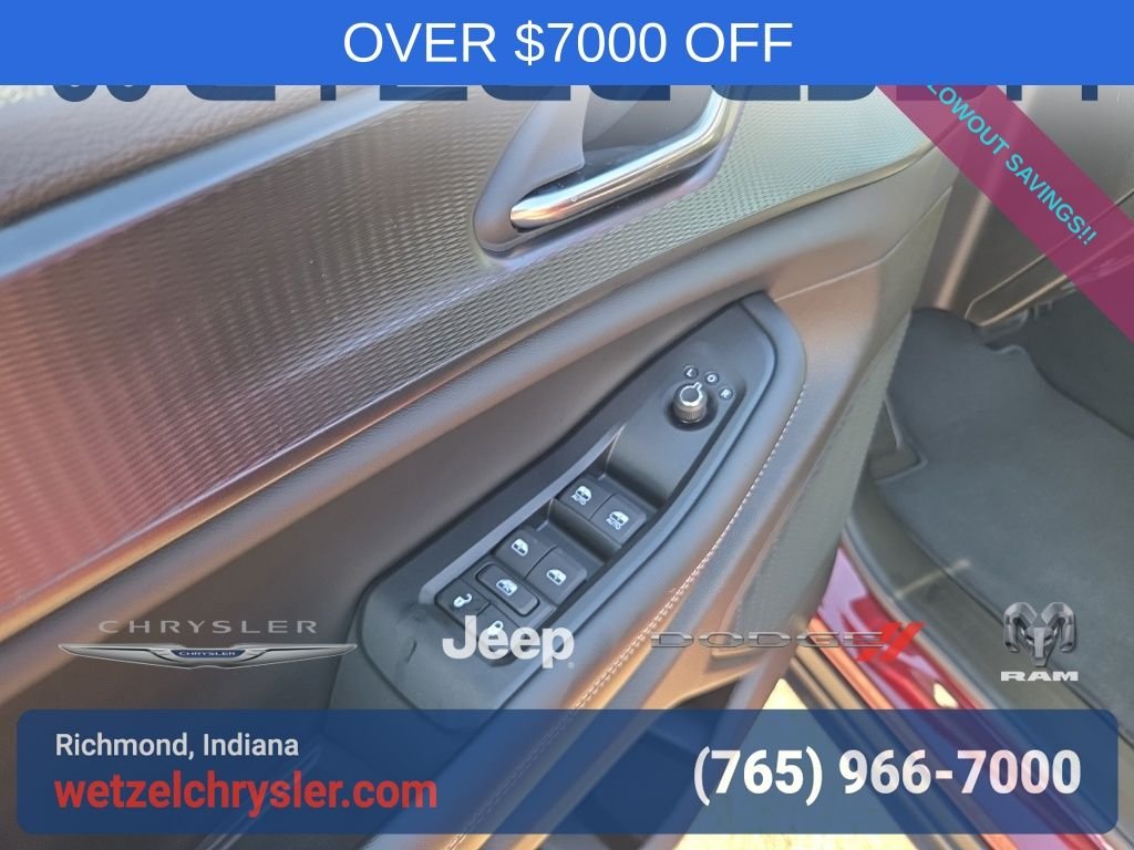 New 2025 Velvet Red Pearl-Coat Exterior Paint Jeep Laredo image 12