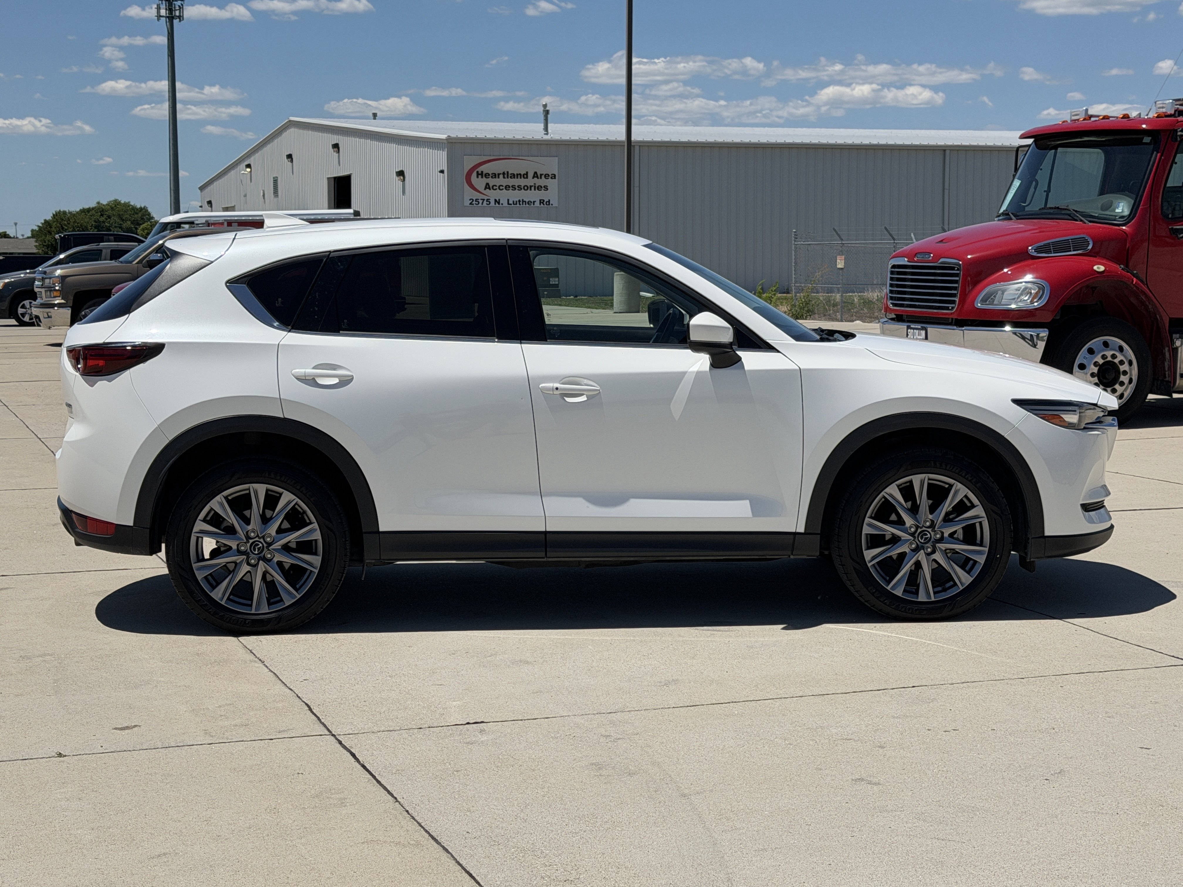 Used 2021 Snowflake White Pearl Mica Mazda Grand Touring image 3