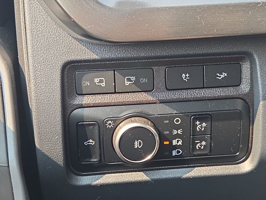 Used 2024 Gray Ford Lariat image 12