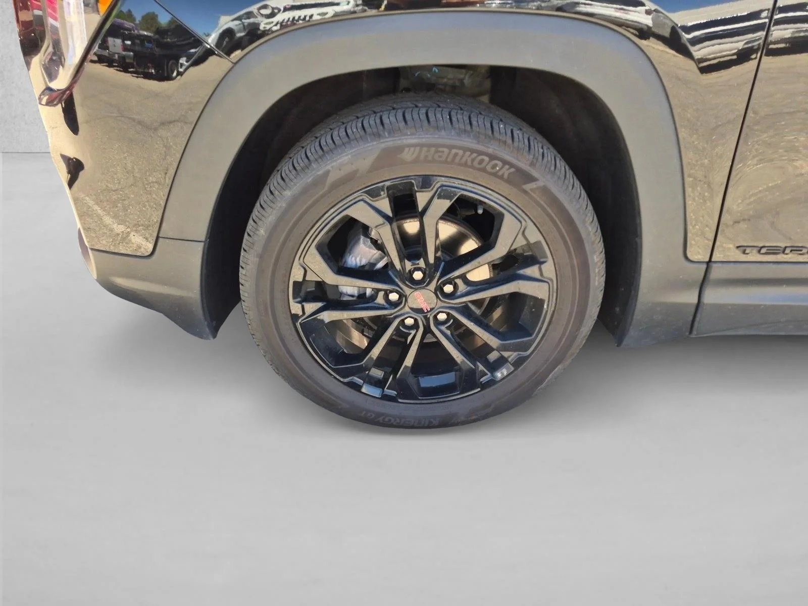 Used 2022 Ebony Twilight Metallic GMC SLE image 9