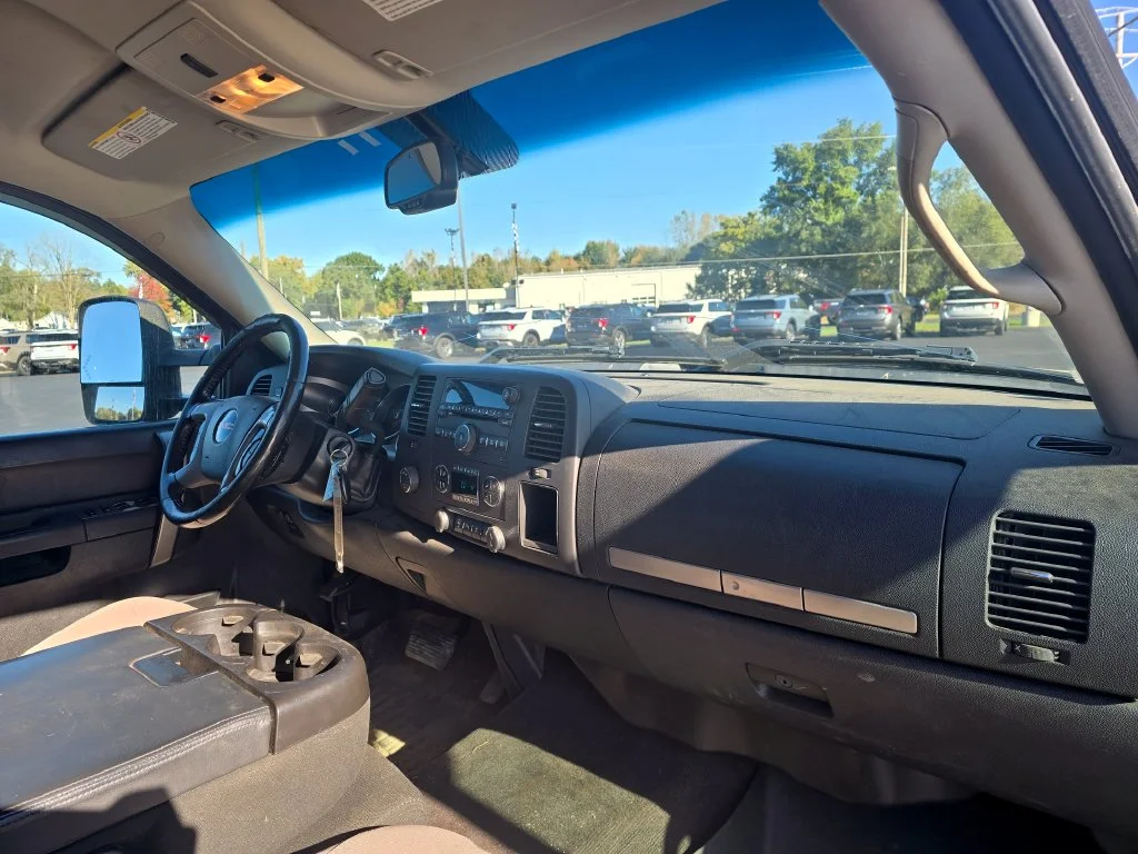 Used 2011 Stealth Gray Metallic GMC SLE image 9