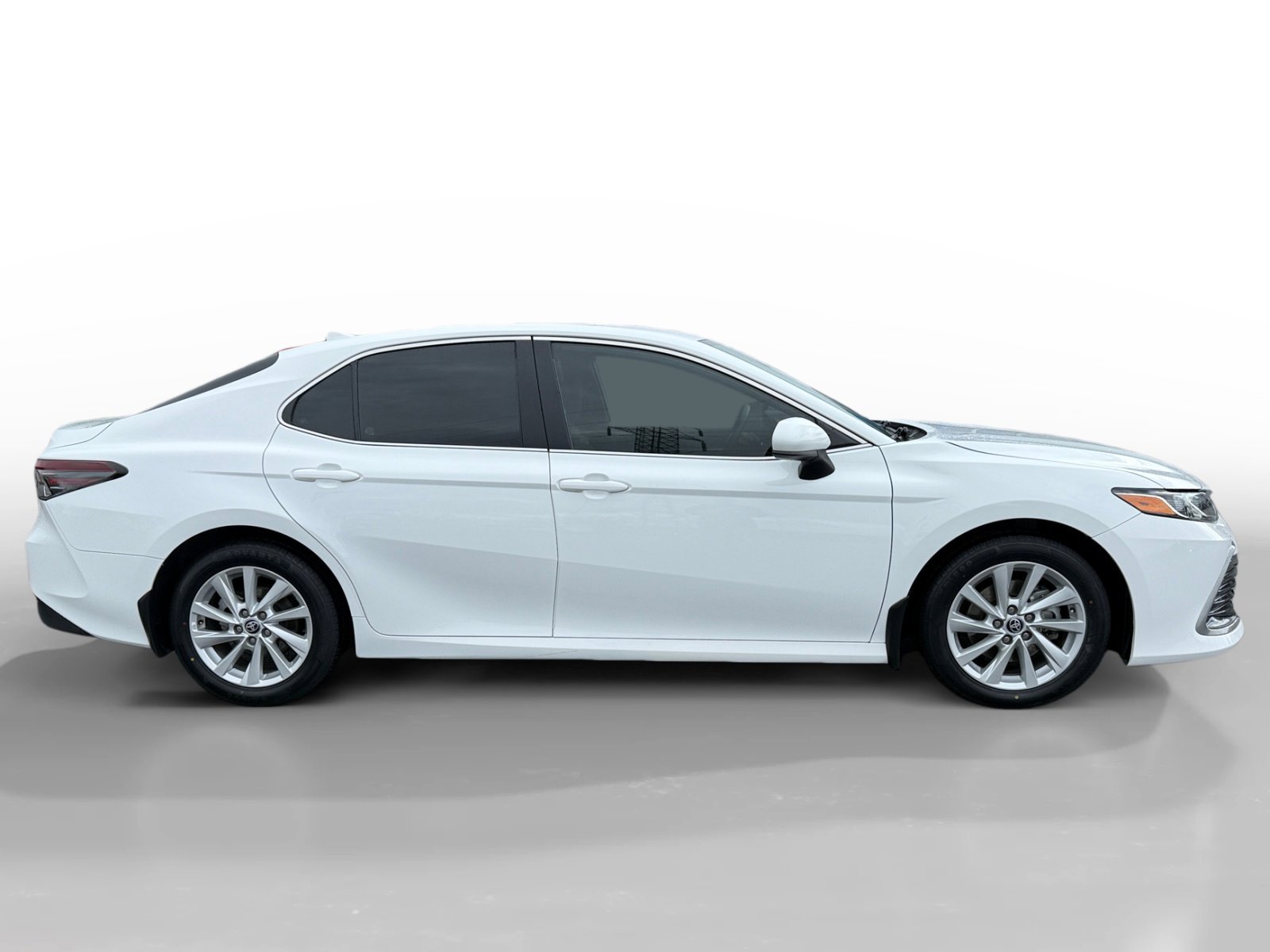 Used 2023 Ice Toyota LE image 6