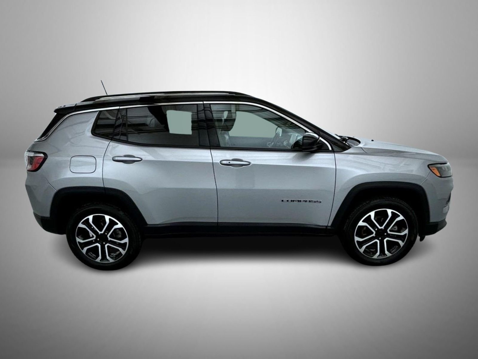 Used 2022 Silver Jeep Limited image 4