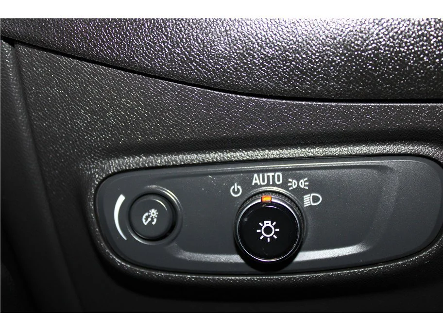 Used 2022 Summit White Chevrolet LT image 28
