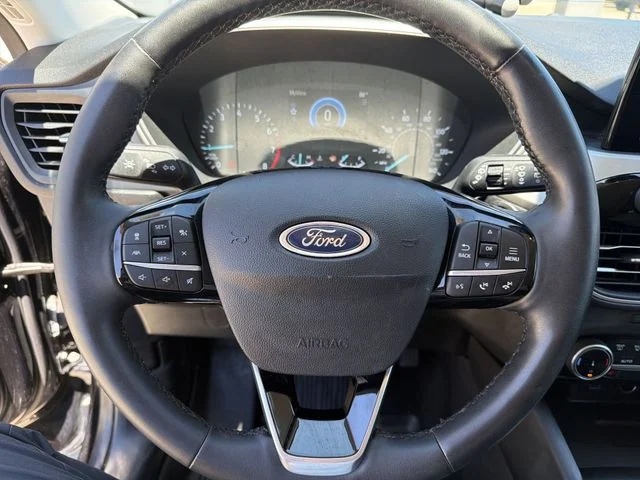 Used 2022 Black Ford SE image 16