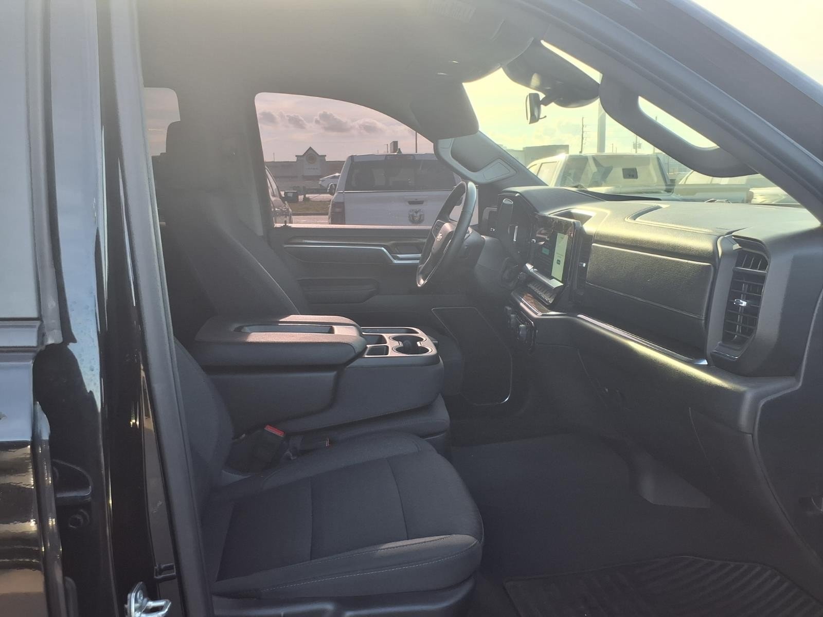 2025 Chevrolet Silverado 1500 photo 10 of 25