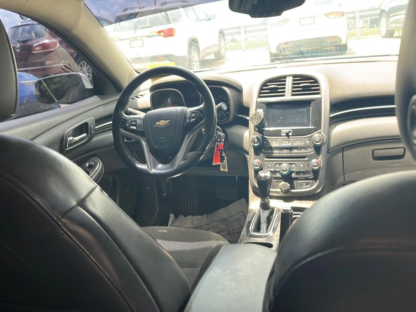Used 2015 SUMMIT WHITE Chevrolet LT image 23
