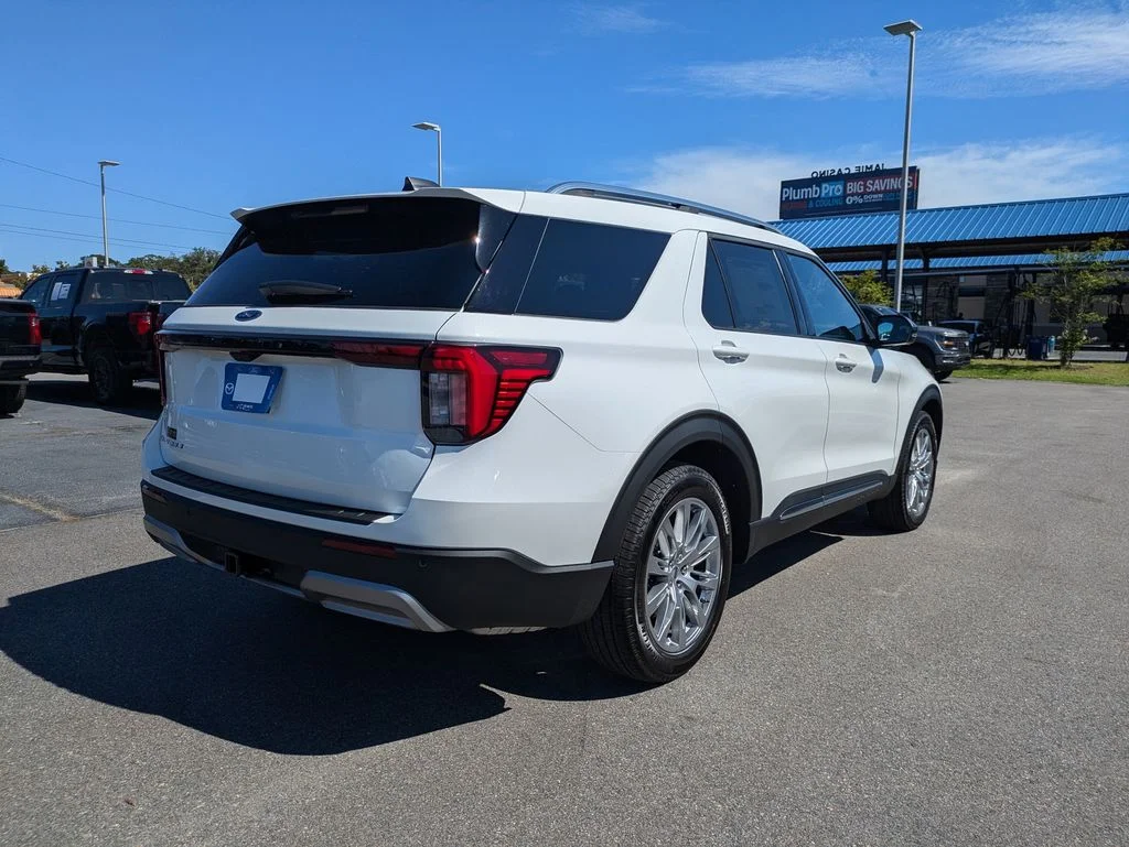 New 2026 Star White Metallic Tri-Coat Ford Platinum image 4
