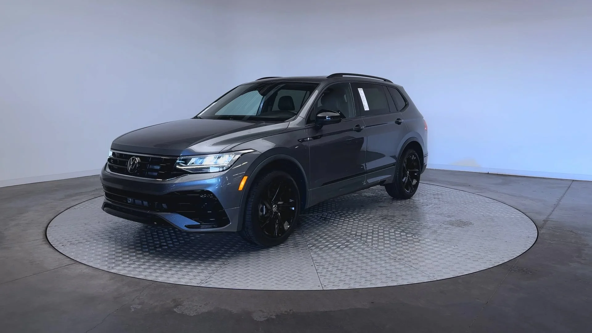 Used 2024 Platinum Gray Metallic Volkswagen SE R-Line Black image 4