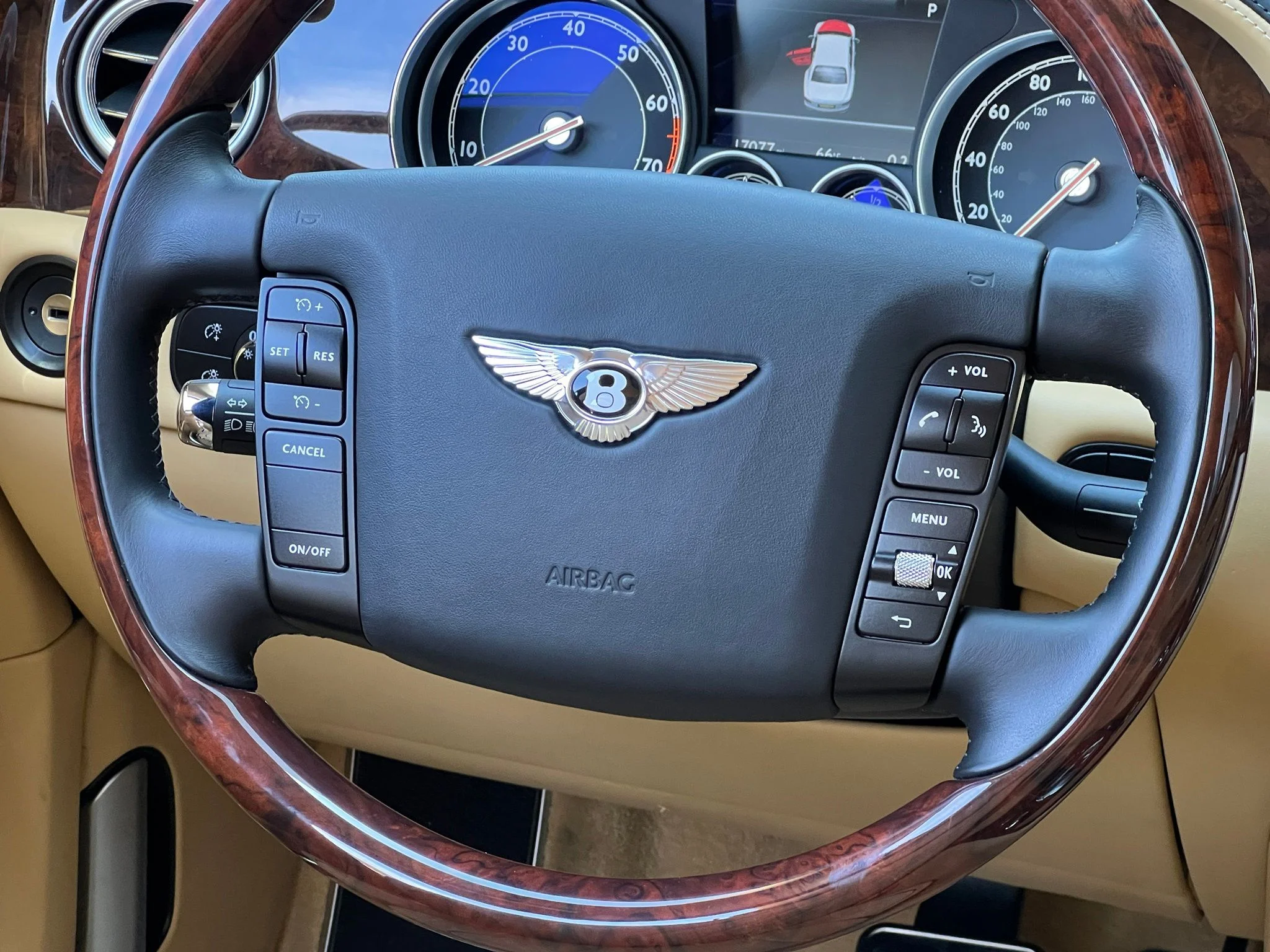 Used 2014 Black Bentley Base image 25