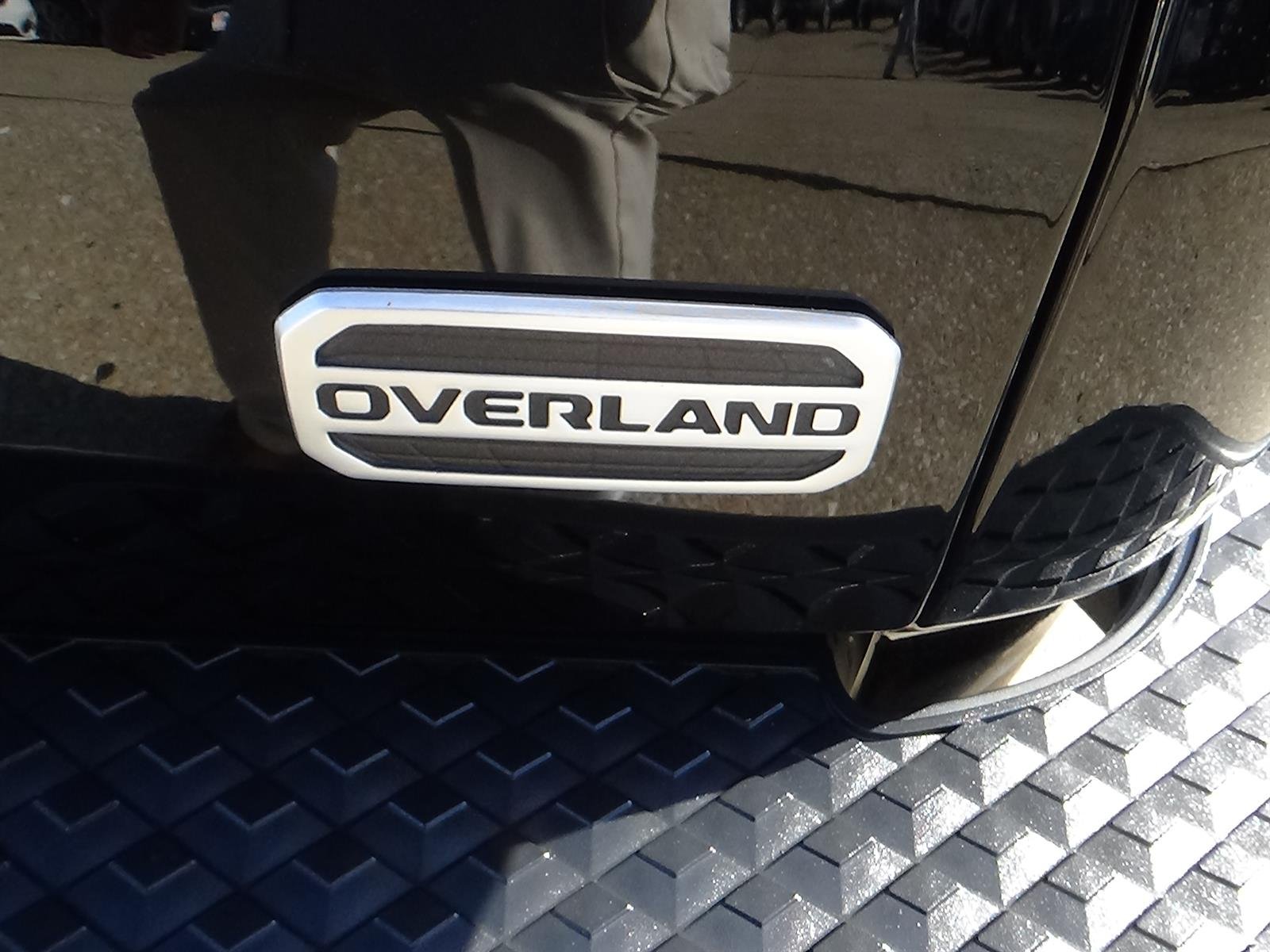 Used 2021 Black Clear Coat (px8) Jeep Overland image 11