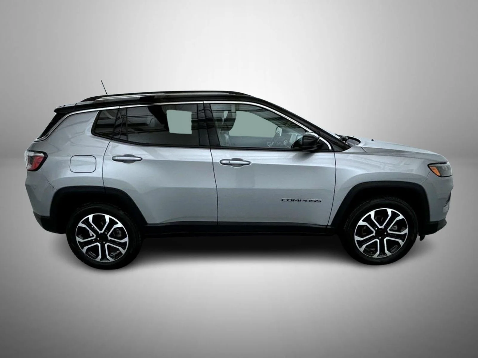 Used 2022 Silver Jeep Limited image 4