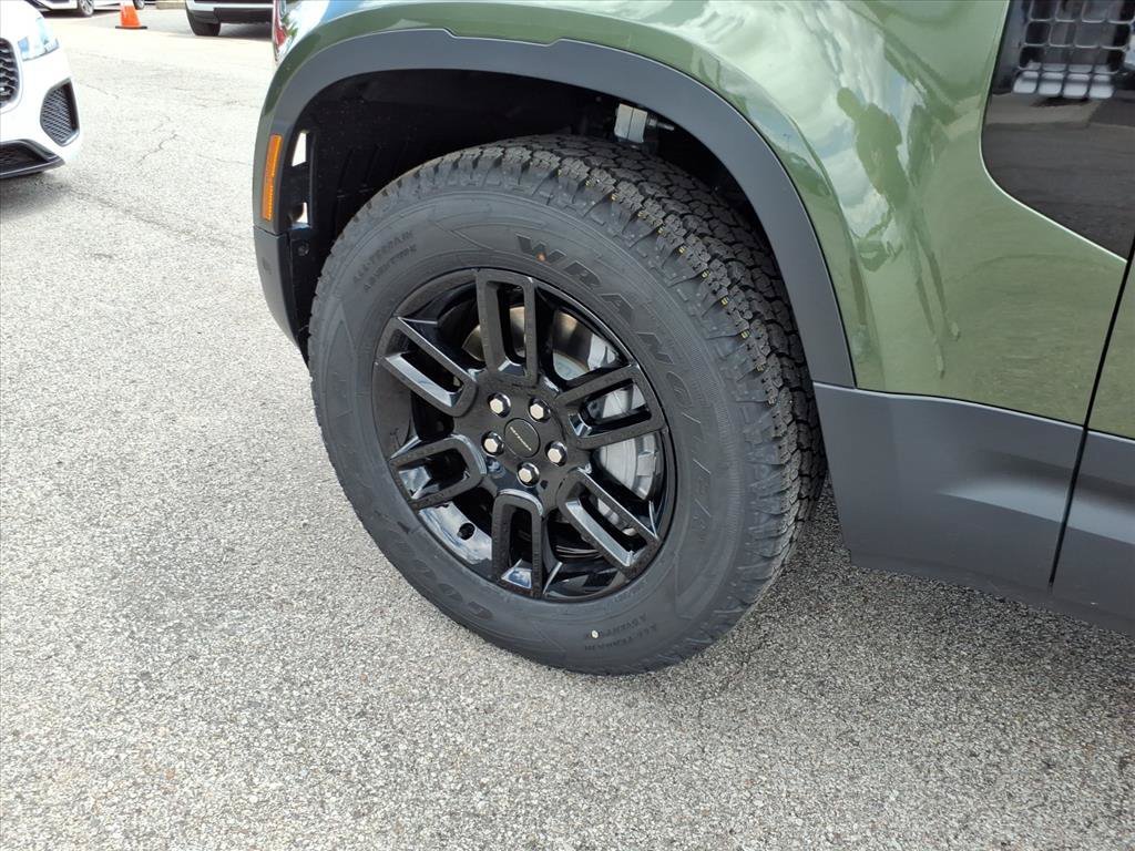 New 2026 Woolstone Green Metallic Land Rover S image 9