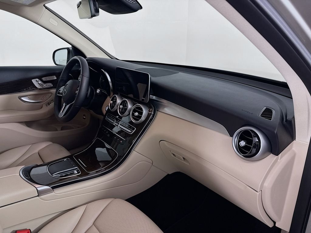 Used 2021  Mercedes-Benz GLC 300 image 28