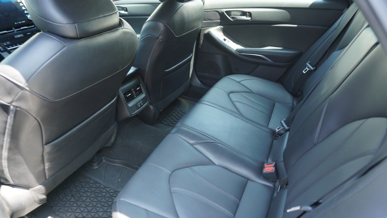 Used 2022 Silver Toyota XLE image 11