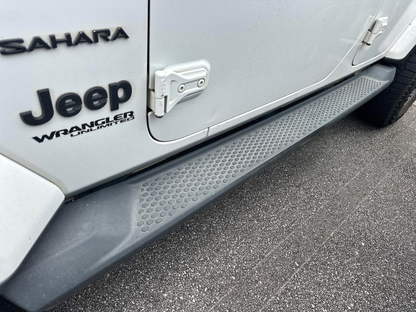 Used 2019 Bright White Clearcoat Jeep Sahara image 18