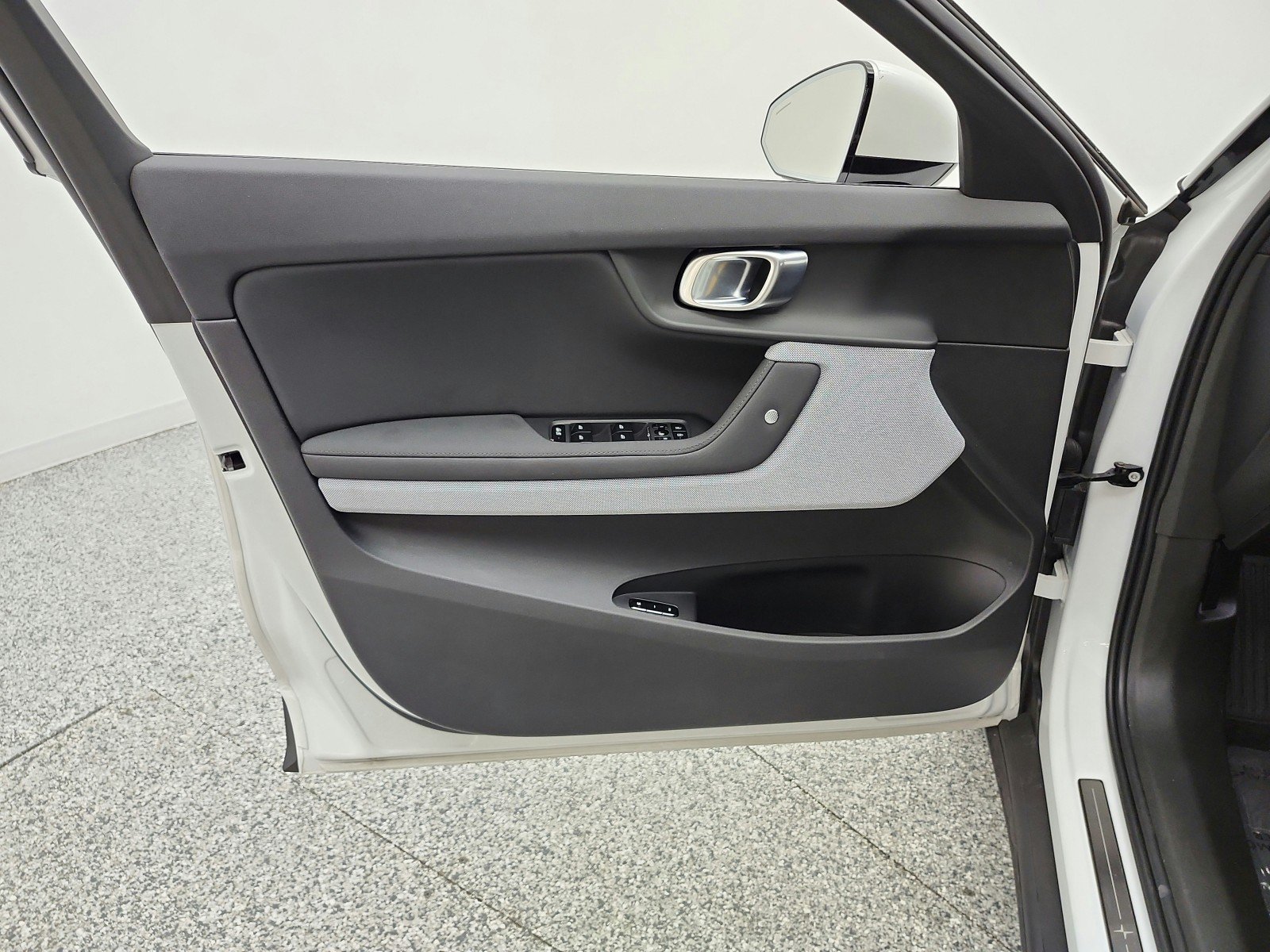Used 2023 Snow Metallic Polestar Performance Plus image 12