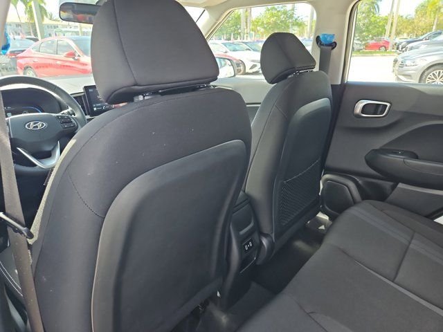 2025 Hyundai Venue SEL - Photo 10