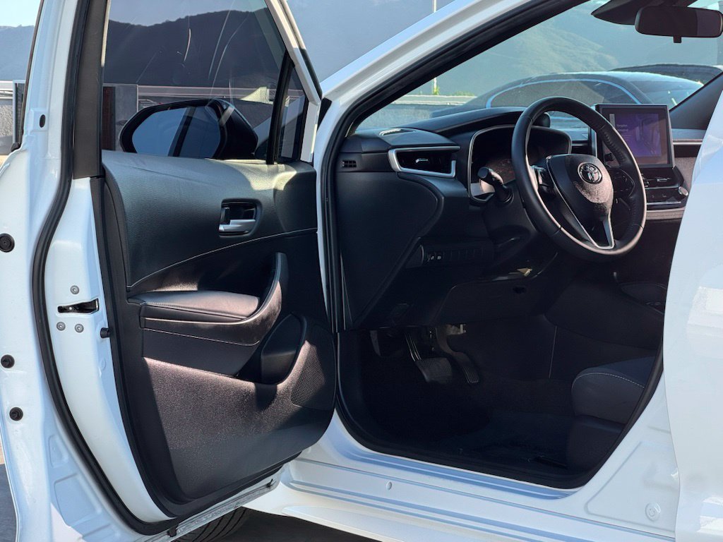 Used 2023 Ice Toyota SE image 8