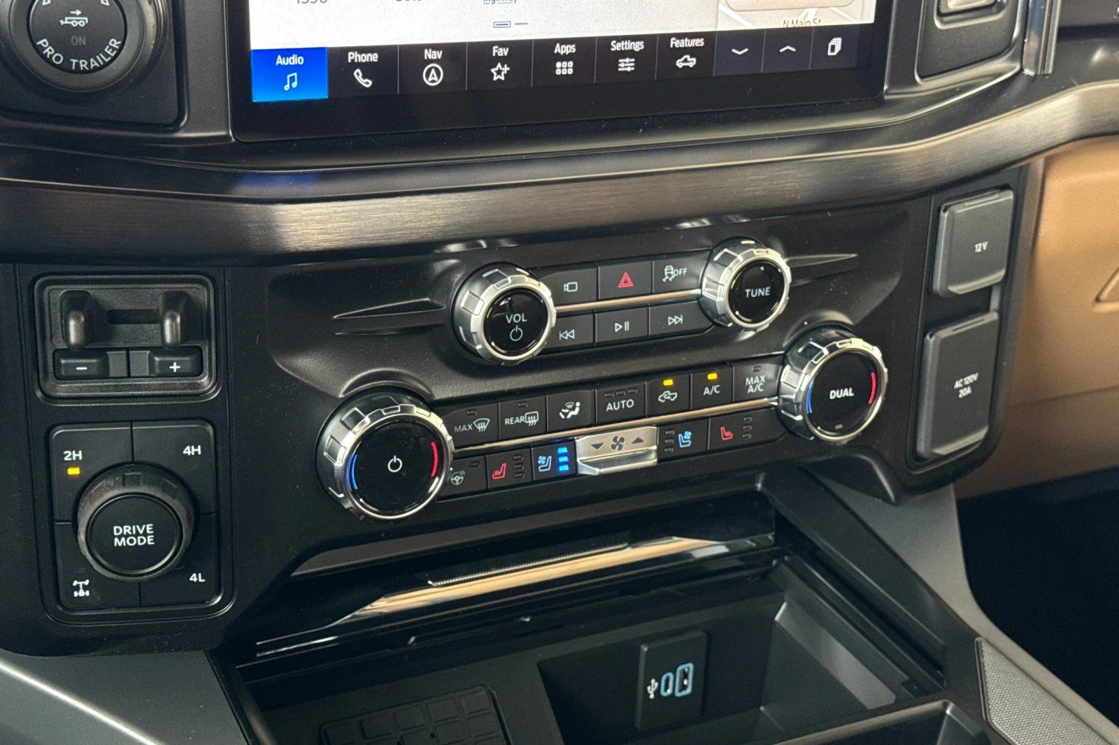 New 2026 Star White Metallic Tri-Coat Ford F-250® Lariat® image 22