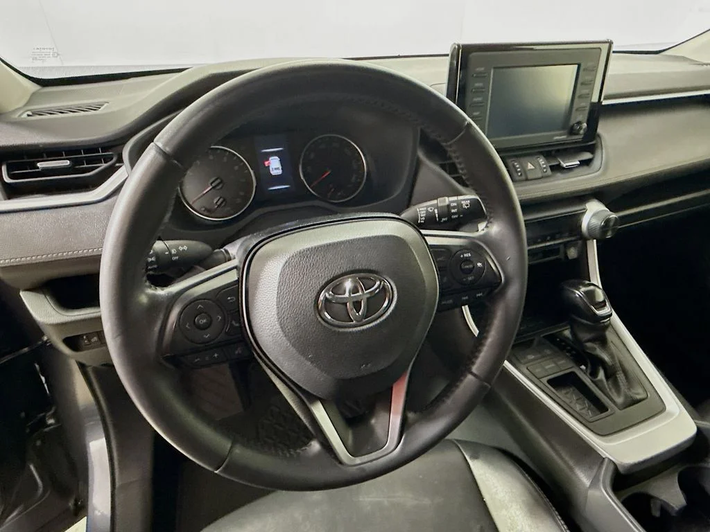 Used 2020 Magnetic Gray Metallic Toyota XLE Premium image 12