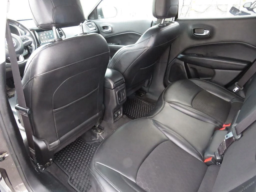 Used 2019 Granite Crystal Metallic Clear Jeep Altitude image 24