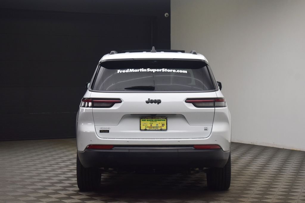 New 2026 Bright White Clear-Coat Exterior Paint Jeep Limited image 12