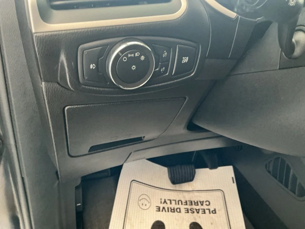 Used 2020 Black Ford SEL image 14
