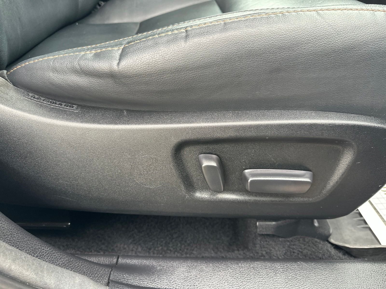 Used 2017  Toyota XLE image 42