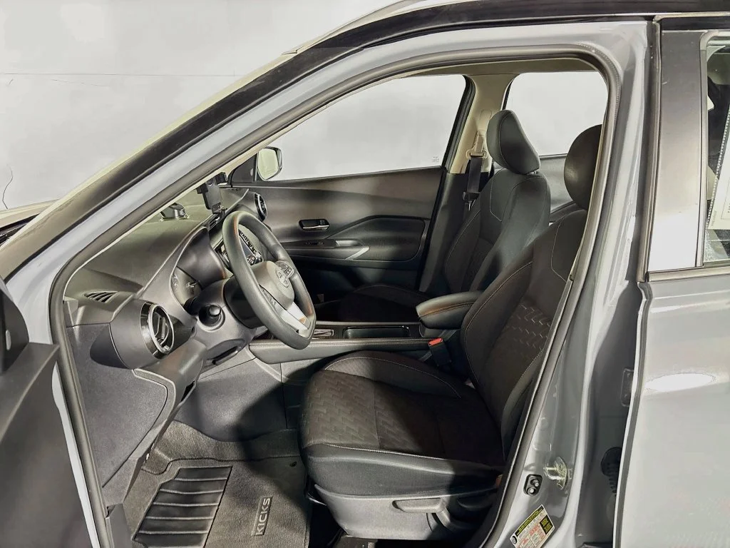 Used 2023 Gray Nissan SV image 11