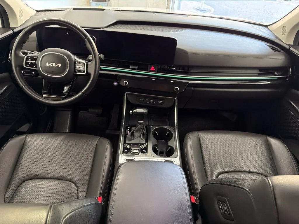 Used 2025 White Kia SX Prestige image 26