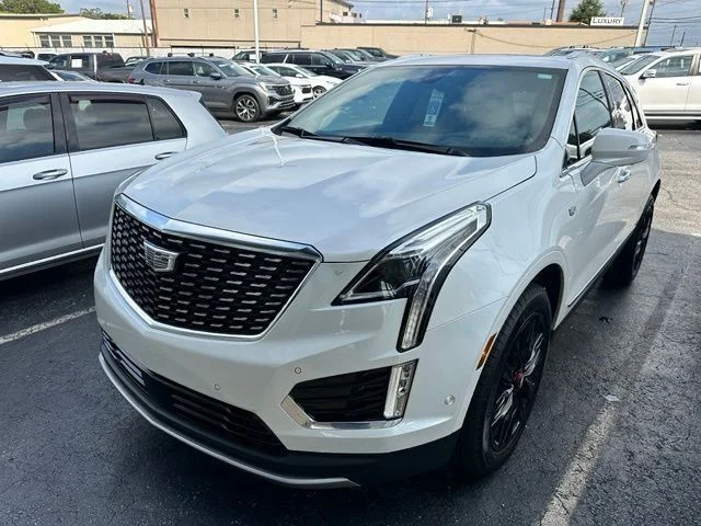 Used 2025 White Cadillac Premium Luxury image 4