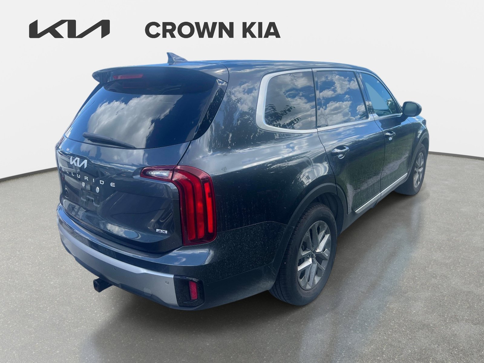Used 2023 Gravity Gray Kia LX image 5