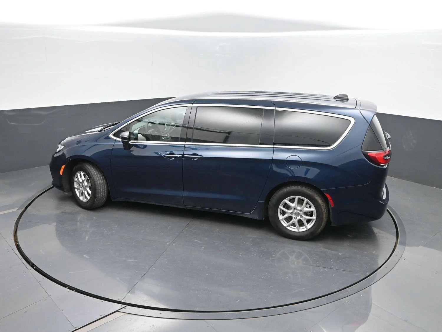 Used 2024 Fathom Blue Pearlcoat Chrysler Touring image 34