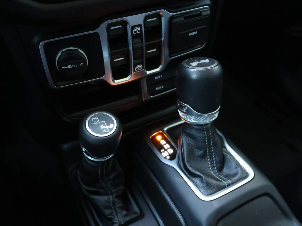 Used 2024 Silver Zynith Clear Coat Jeep Sahara image 15