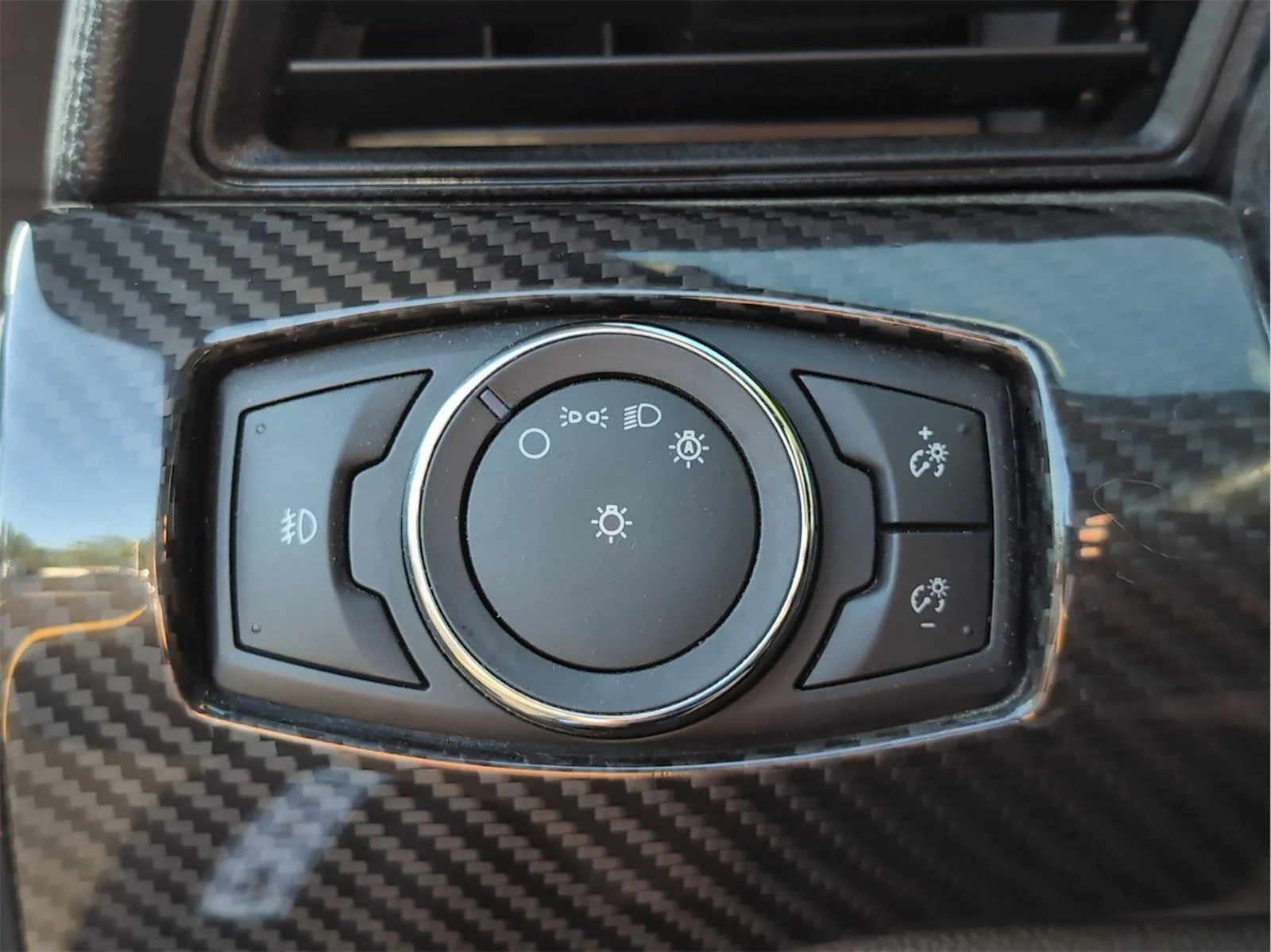 Used 2018 Royal Crimson Metallic Tinted Clearcoat Ford GT Premium image 24