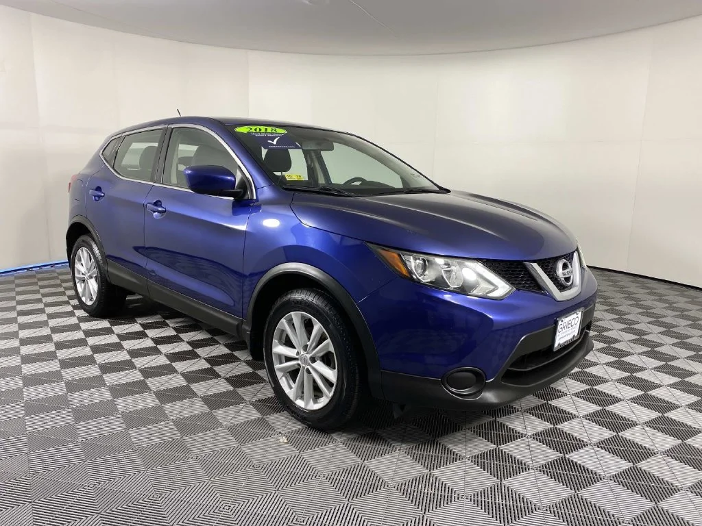 Used 2018 Caspian Blue Nissan S image 1