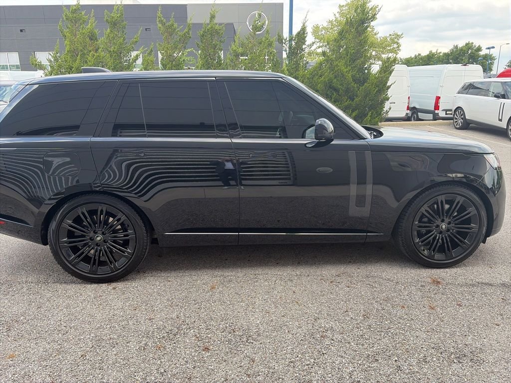 Used 2023 Santorini Black Metallic Land Rover SE image 5