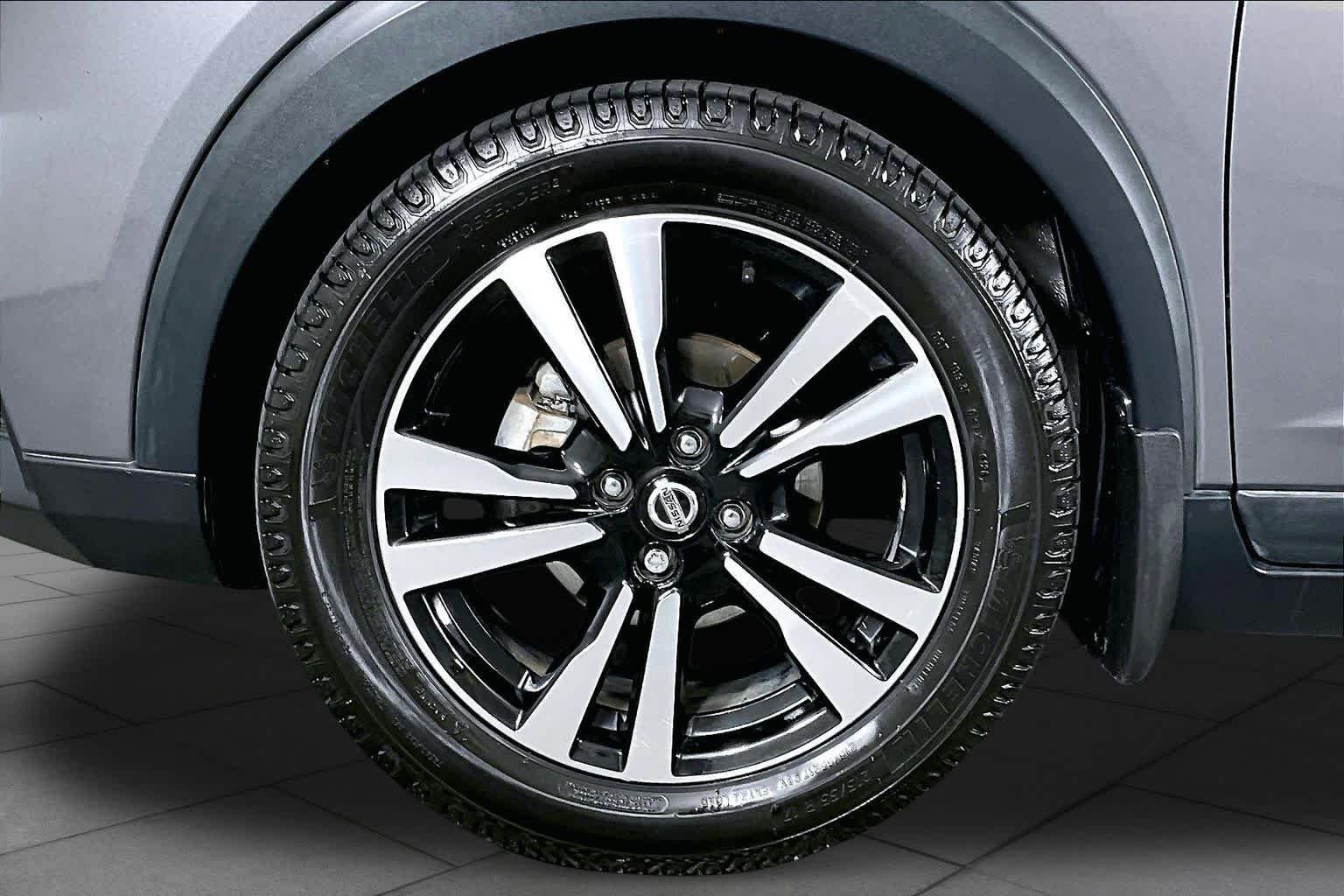 Used 2019 Gun Metallic Nissan SR image 10