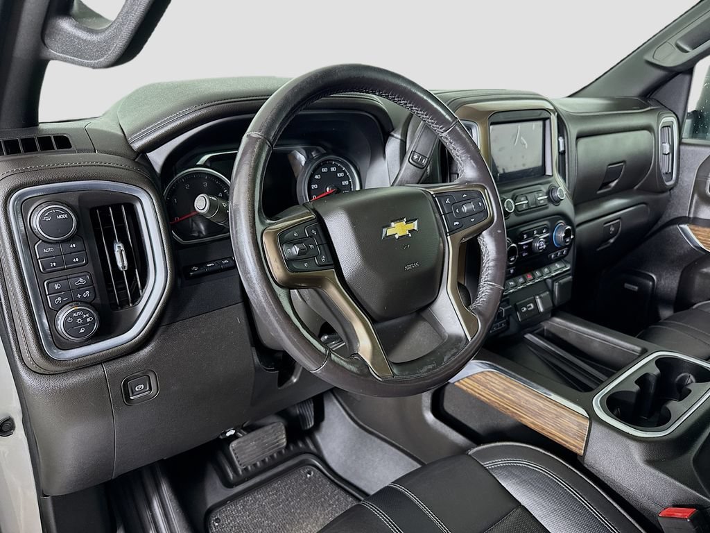Used 2022 Silver Ice Metallic Chevrolet High Country image 9
