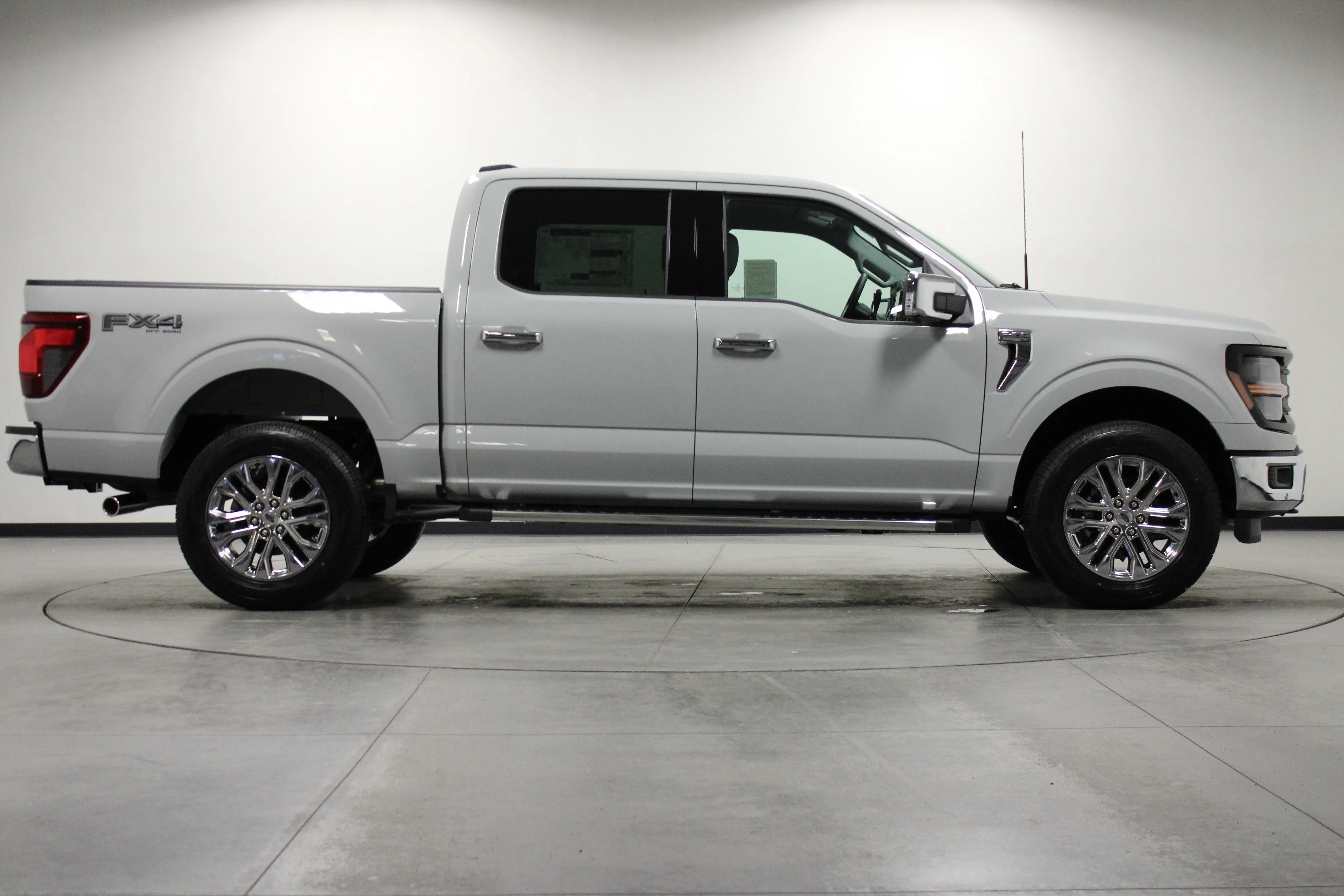 New 2026 Avalanche Ford XLT image 3