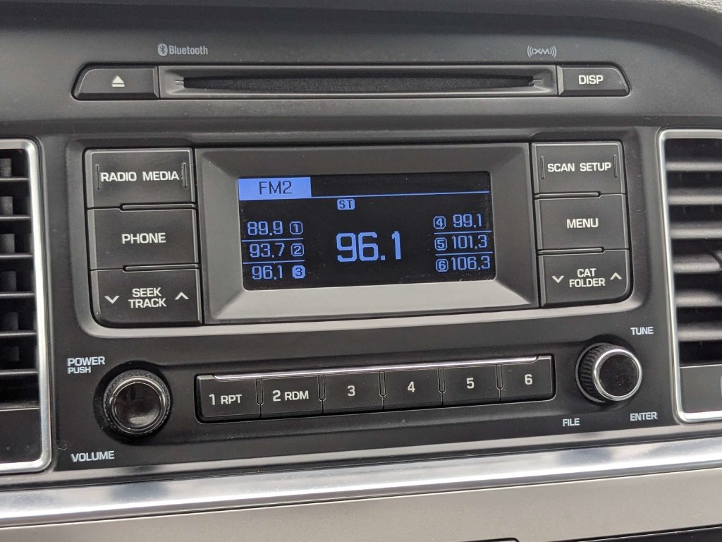 Used 2015 Gray Hyundai SE image 25